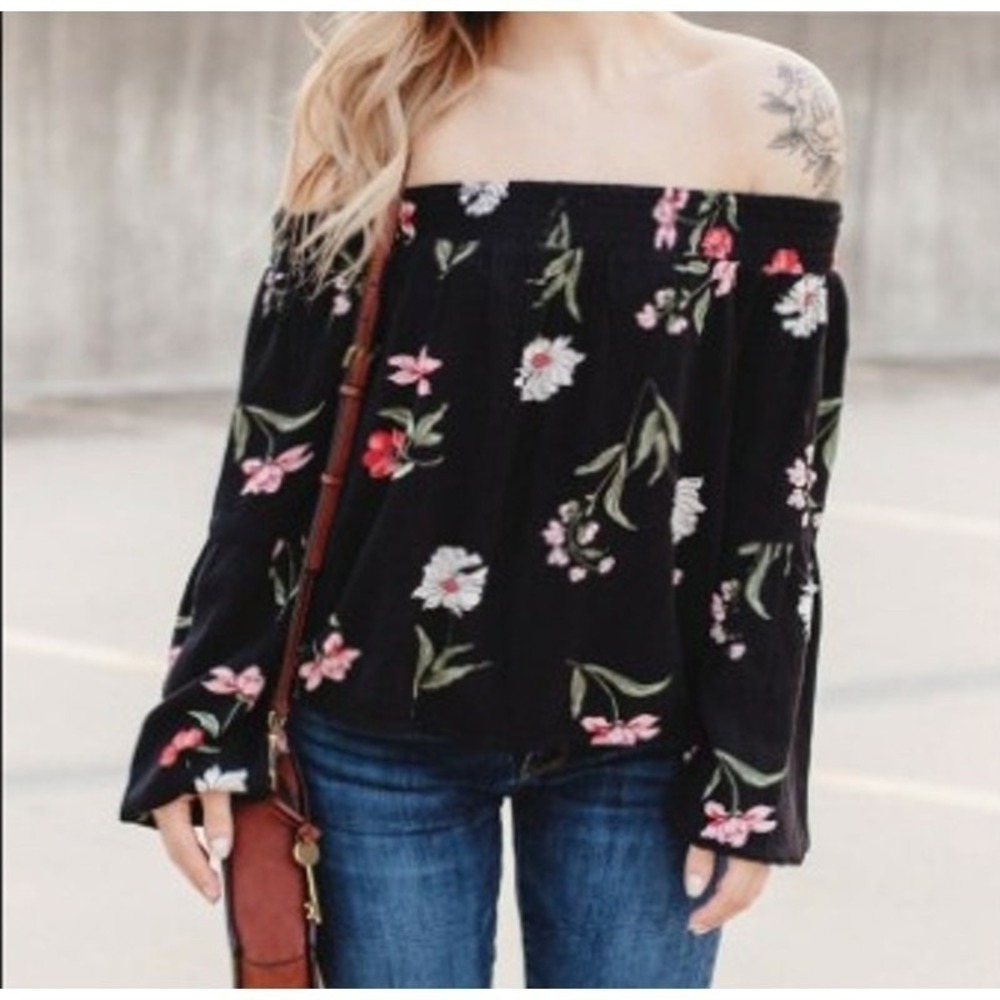 Hollister Floral Top Sz Med Off the Shoulder Bell Sleeves Boho Peasant Style